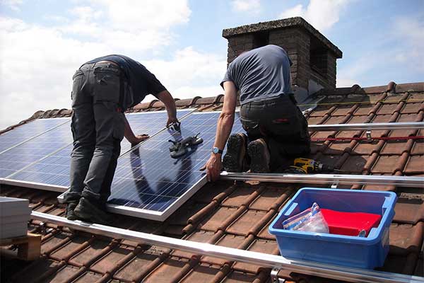 Solar production dashboard monitoring output in real time